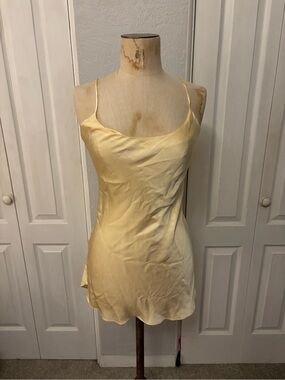 Vintage Victoria Secret Gold Label 100% Silk Butter Yellow Chemise Size Small